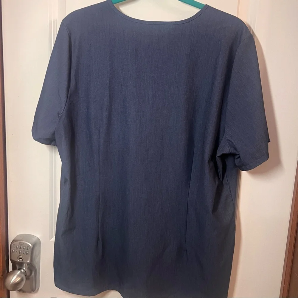 Women’s Lago Crescent - Denim Blue Size Large Scrub Top like FIGS​​​​​​ - Picture 4 of 4